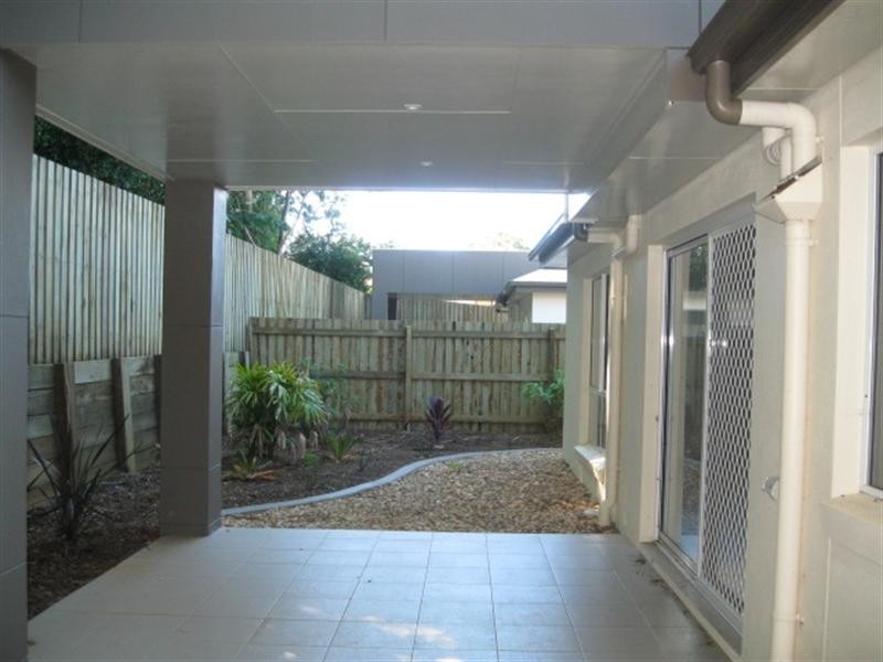 2/1A Barry Street, Mount Lofty QLD 4350