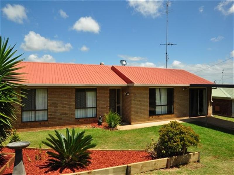 8 Bhutan Court, Newtown QLD 4350