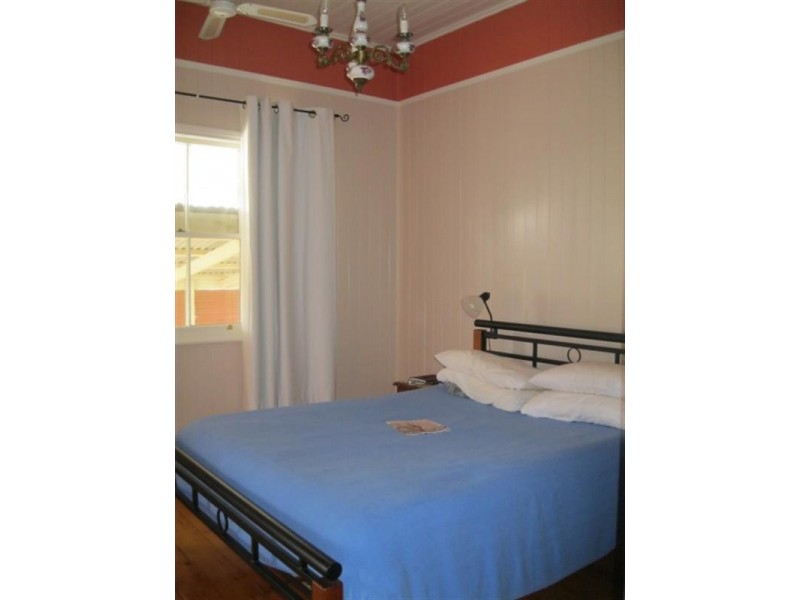 106 Holberton Street, Newtown QLD 4350