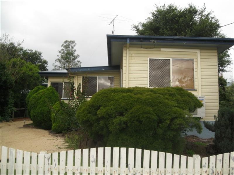 42 Llewellyn Street, Centenary Heights QLD 4350