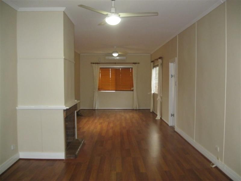 42 Llewellyn Street, Centenary Heights QLD 4350