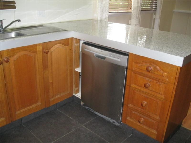 42 Llewellyn Street, Centenary Heights QLD 4350