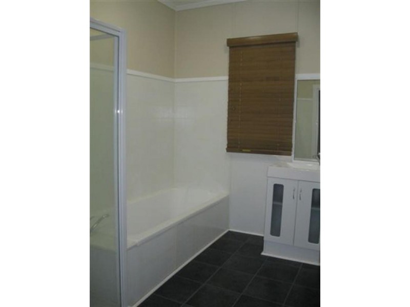 42 Llewellyn Street, Centenary Heights QLD 4350