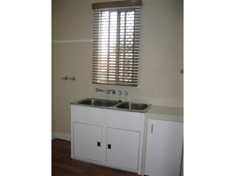 42 Llewellyn Street, Centenary Heights QLD 4350