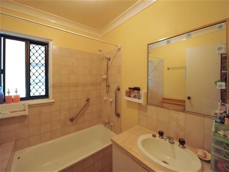 27 Graman Street, Kingsthorpe QLD 4400