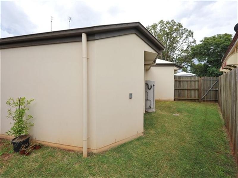 4/16 Anzac Avenue, Newtown QLD 4350