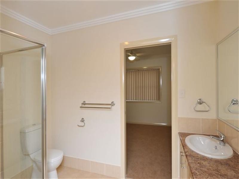 8 Graves Drive, Kearneys Spring QLD 4350