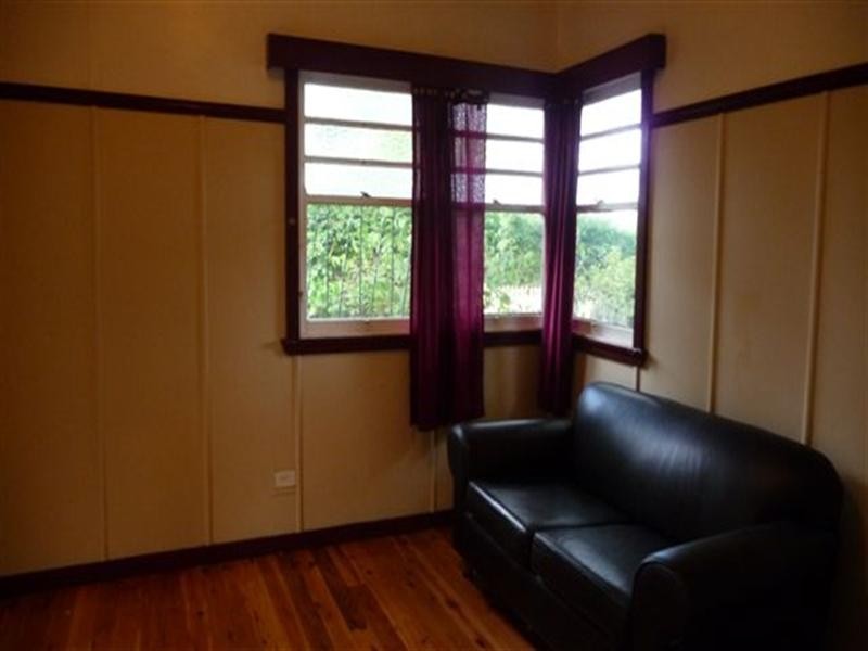 27 Geoffrey Street, Mount Lofty QLD 4350