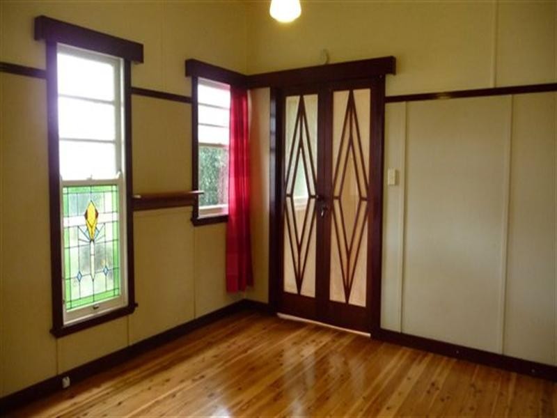 27 Geoffrey Street, Mount Lofty QLD 4350