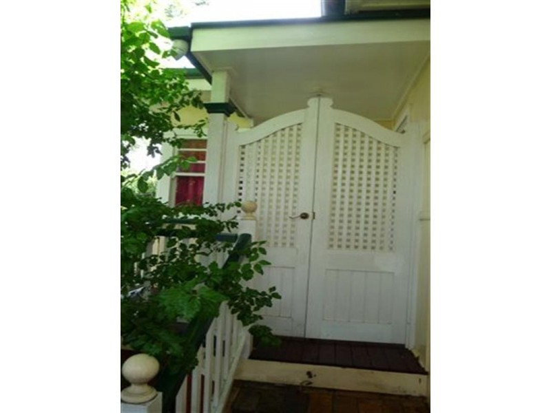 27 Geoffrey Street, Mount Lofty QLD 4350