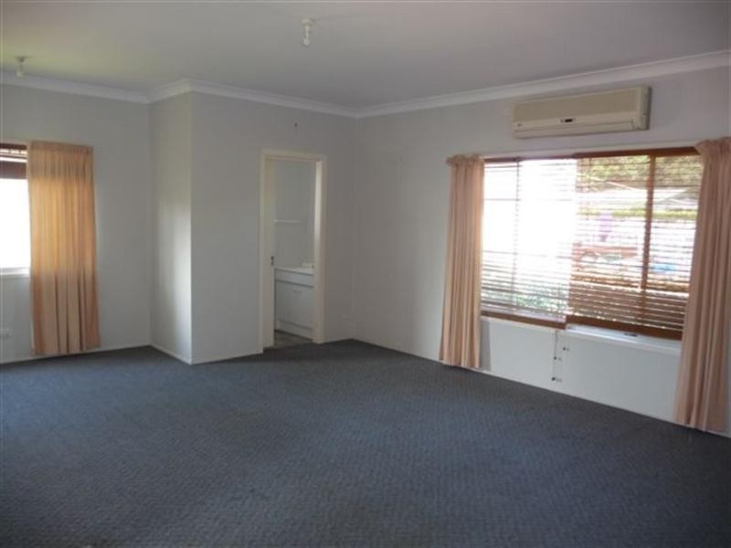 2 Jenkins Street, Newtown QLD 4350