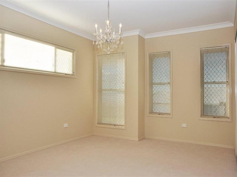 385 Mackenzie Street, Middle Ridge QLD 4350