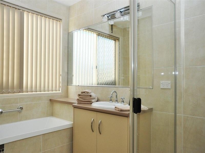 385 Mackenzie Street, Middle Ridge QLD 4350