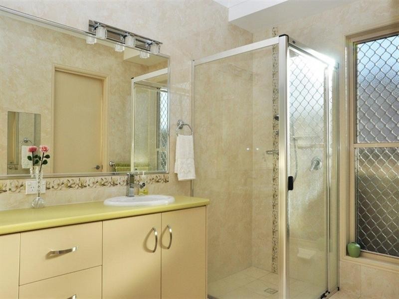 385 Mackenzie Street, Middle Ridge QLD 4350