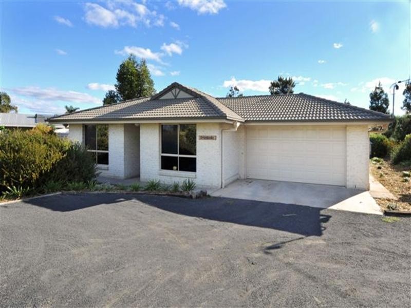19 East Street, Kingsthorpe QLD 4400