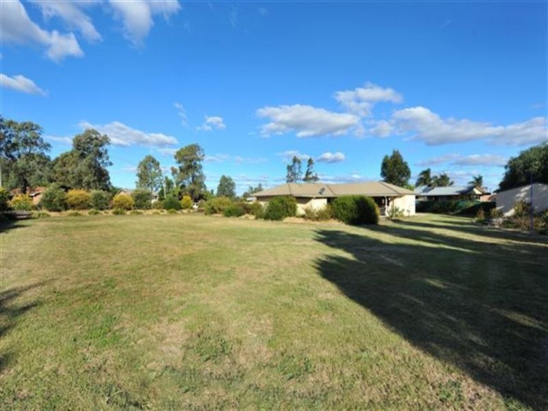 19 East Street, Kingsthorpe QLD 4400