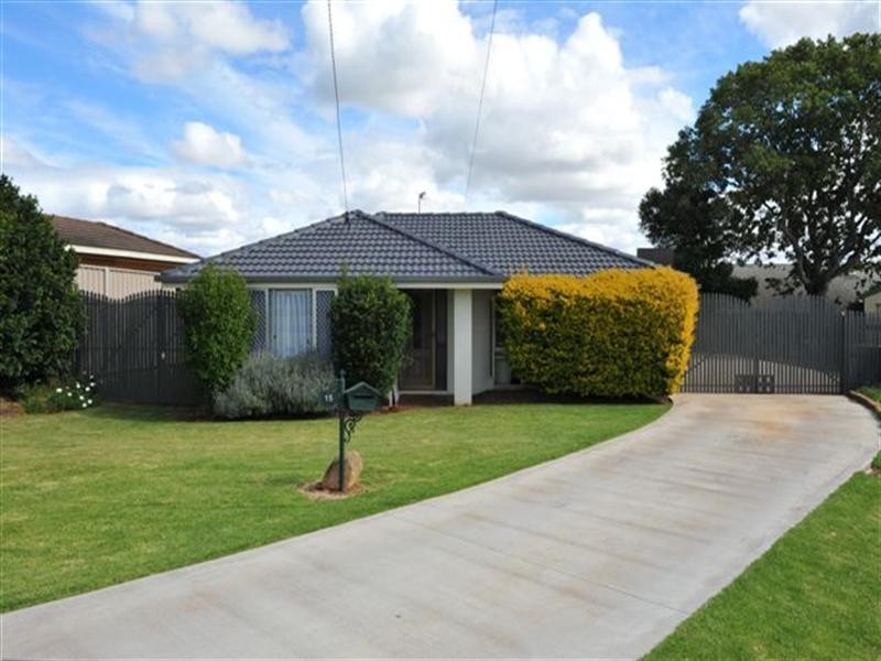 15 Cabarita Crescent, Glenvale QLD 4350