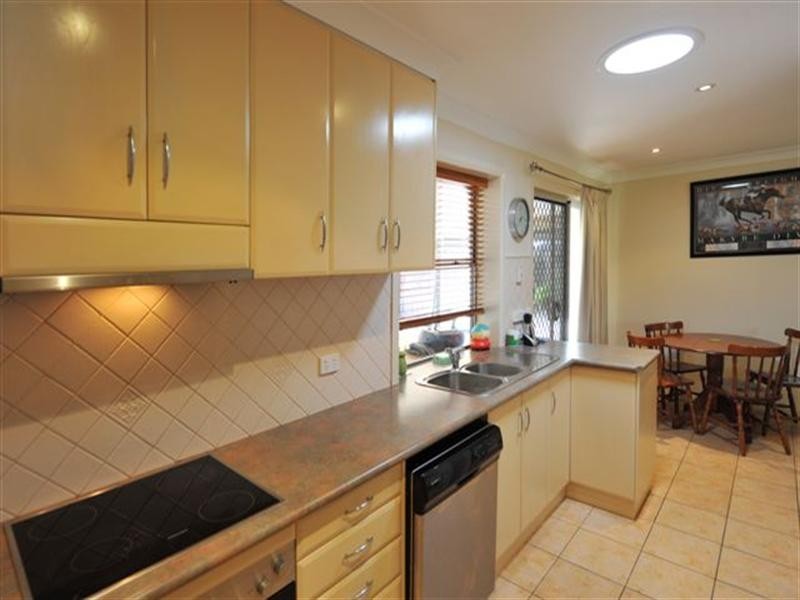 15 Cabarita Crescent, Glenvale QLD 4350