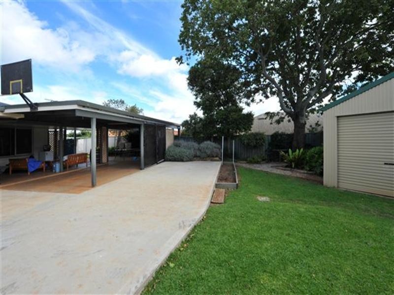 15 Cabarita Crescent, Glenvale QLD 4350