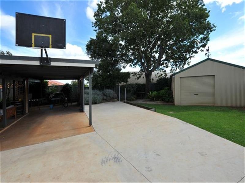 15 Cabarita Crescent, Glenvale QLD 4350