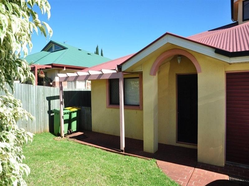 Unit 1, 431 Hume Street, Kearneys Spring QLD 4350