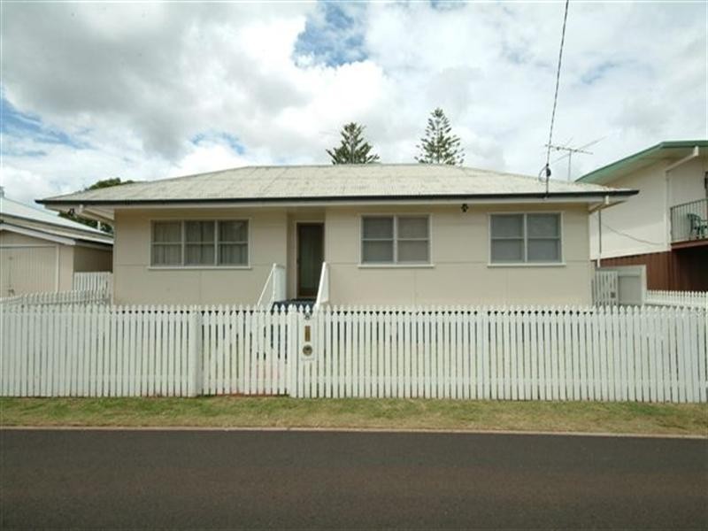 8 Frederick Street, East Toowoomba QLD 4350