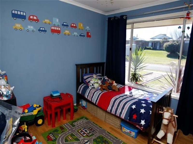 18 Blue Gum Drive, Newtown QLD 4350