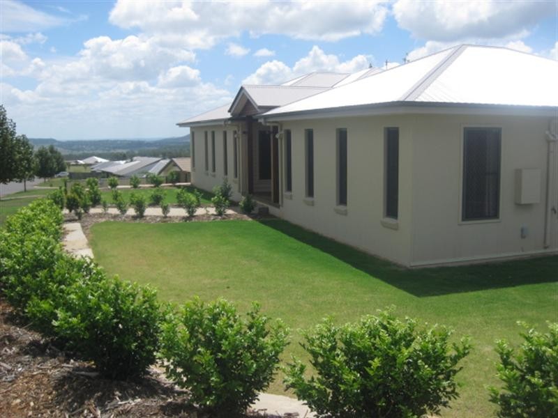 14 Currawong Drive, Highfields QLD 4352