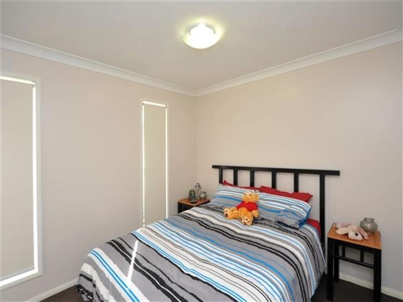 2/52B Llewellyn Street, Centenary Heights QLD 4350