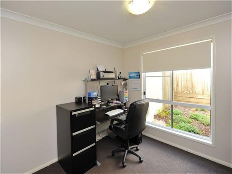 2/52B Llewellyn Street, Centenary Heights QLD 4350