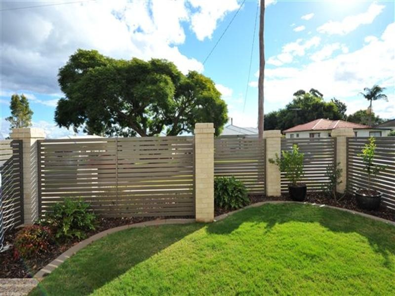 2/52B Llewellyn Street, Centenary Heights QLD 4350
