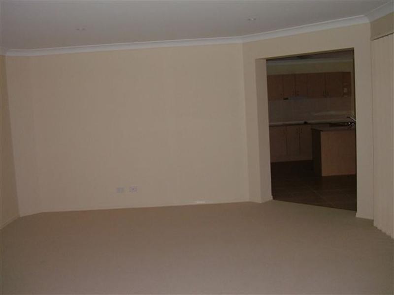 8 Kestral Drive, Highfields QLD 4352