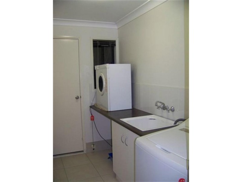 8 Clara Street, Highfields QLD 4352