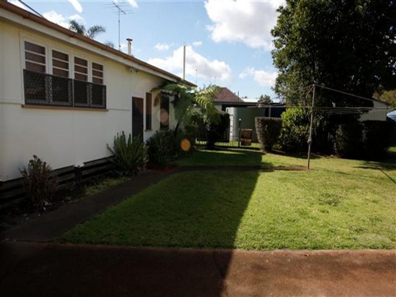 224a Campbell Street, Newtown QLD 4350