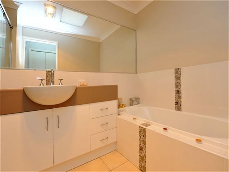 28 Sambar Court, Kearneys Spring QLD 4350