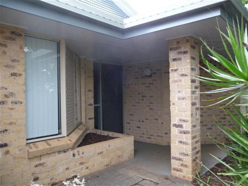 16 Moore Crescent, Wilsonton QLD 4350