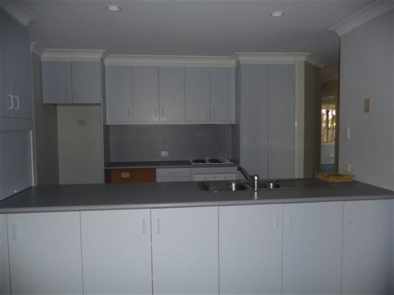 16 Moore Crescent, Wilsonton QLD 4350