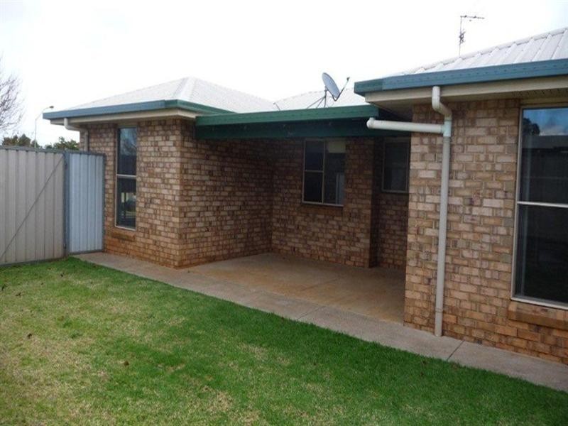 35 Gainsborough Drive, Glenvale QLD 4350
