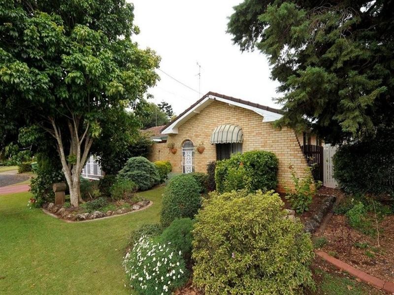 6 Azalea Court, Centenary Heights QLD 4350