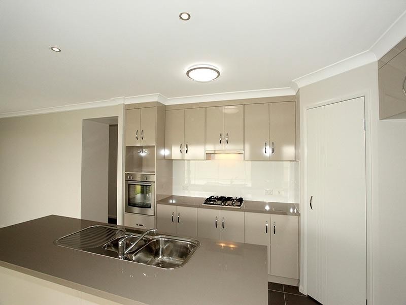 2 Vinnicombe Street, Kearneys Spring QLD 4350