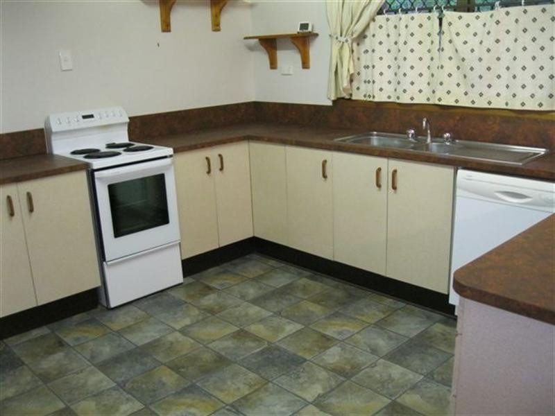 2 Hillview Crescent, Gowrie Junction QLD 4352