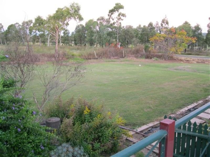 2 Hillview Crescent, Gowrie Junction QLD 4352