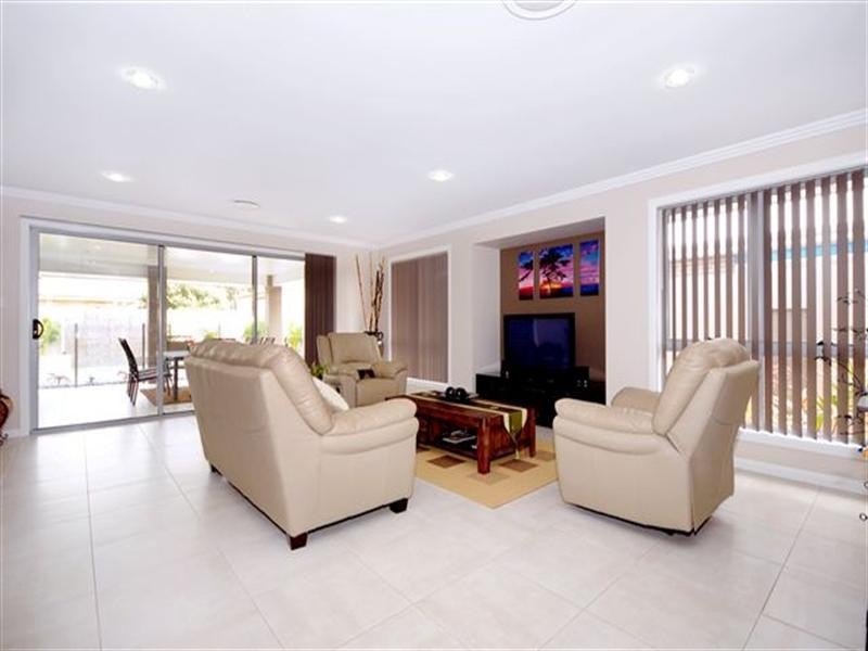 13 Fallon Drive, Middle Ridge QLD 4350