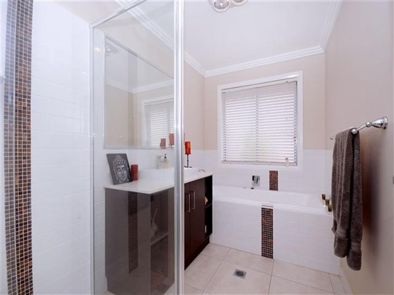 13 Fallon Drive, Middle Ridge QLD 4350