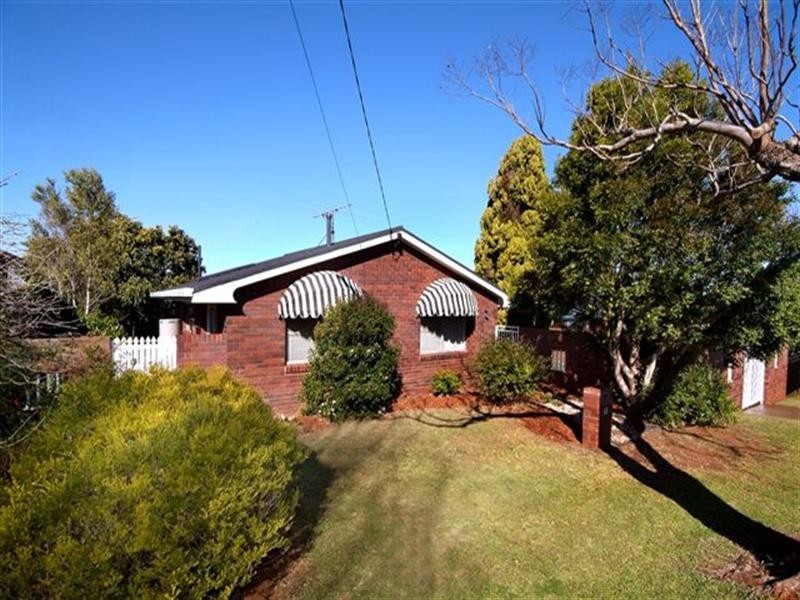 10 Maree Court, Centenary Heights QLD 4350