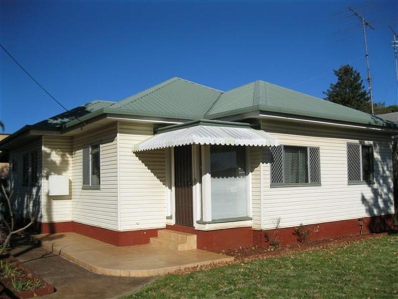 2 Jenkins Street, Newtown QLD 4350