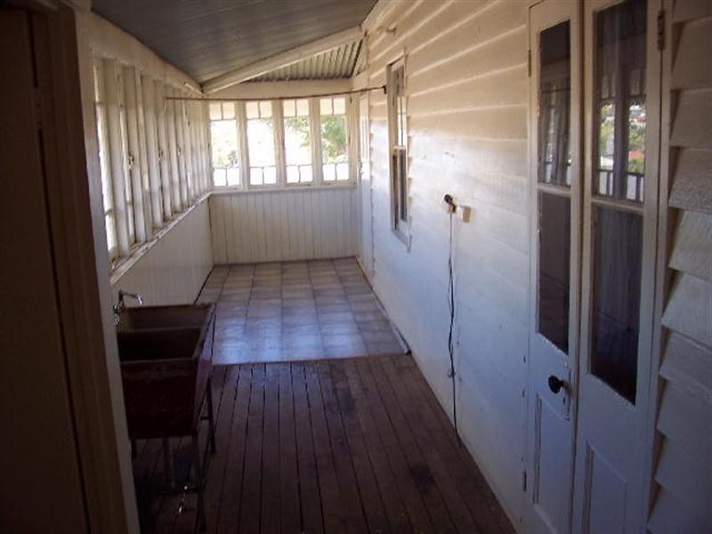 16 Gordon Street, North Toowoomba QLD 4350