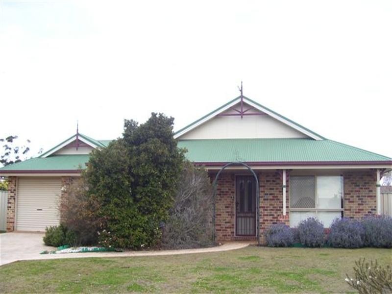 6 Gundry Court, Kearneys Spring QLD 4350