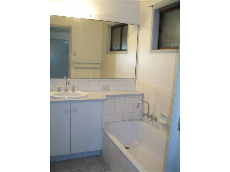 16 Kurrajong Street, Glenvale QLD 4350