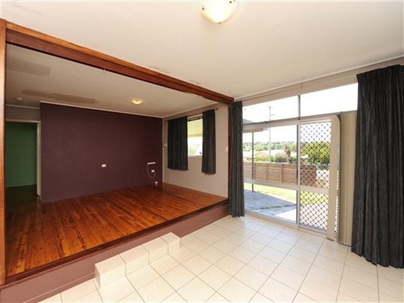 2/200 Stenner Street, Middle Ridge QLD 4350